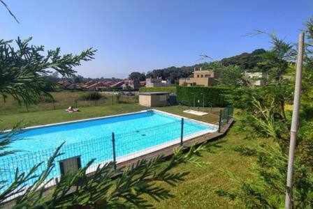 Apartamento Con Piscina Lägenhet Llanes Exteriör bild